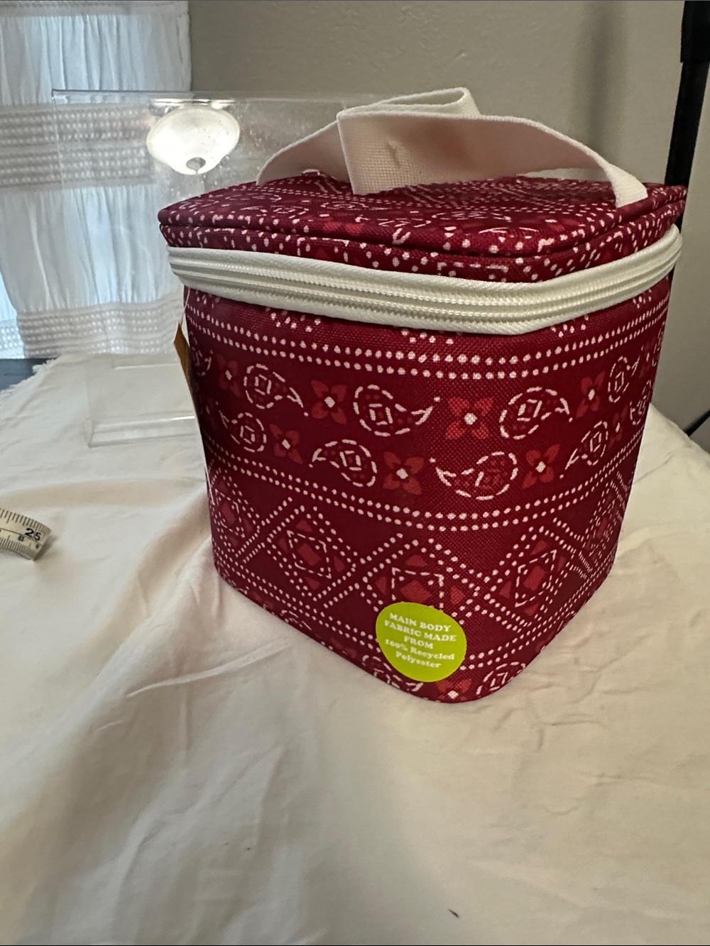 Red Patterned Insulated Lunch Bag with White Zipper NWT